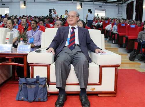 8.台湾交通大学、中原大学荣誉教授,台湾通识教育学会前理事长黄坤锦出席开幕式